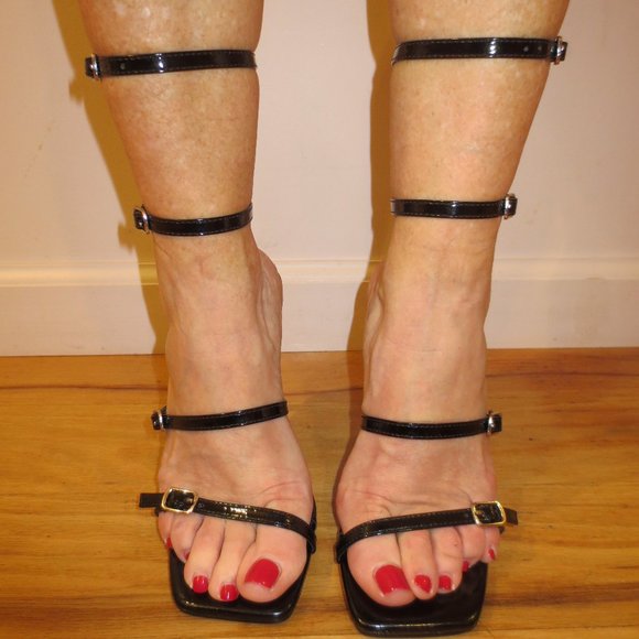 LAST CHANCE  NIB PRETTY LITTLE THING Black Thin Strap Buckled High Heels - Picture 2 of 8